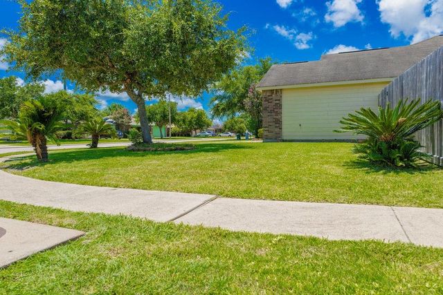 9514 Amberjack Drive, Texas City, TX 77591