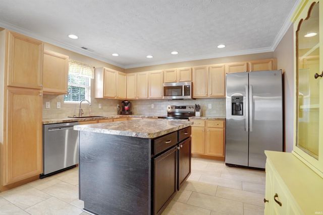 2839 O'Hunter Avenue, Newburgh, IN 47630
