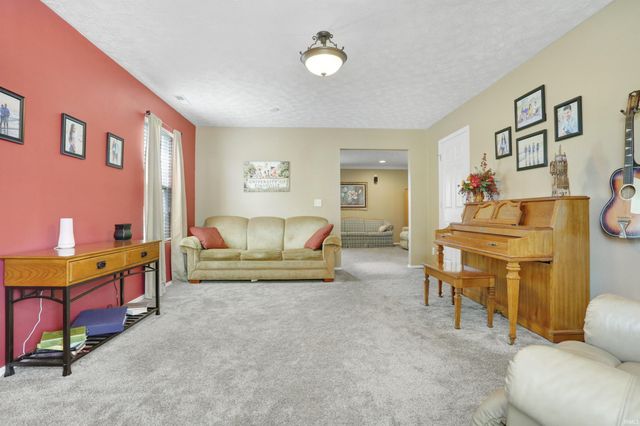 2839 O'Hunter Avenue, Newburgh, IN 47630