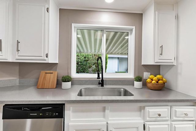 73450 Country Club Drive 10, Palm Desert, CA 92260