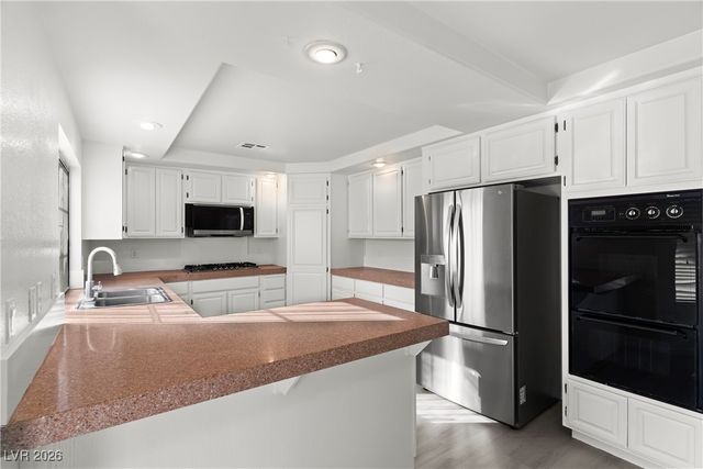 9591 Stoney Creek Drive, Las Vegas, NV 89117