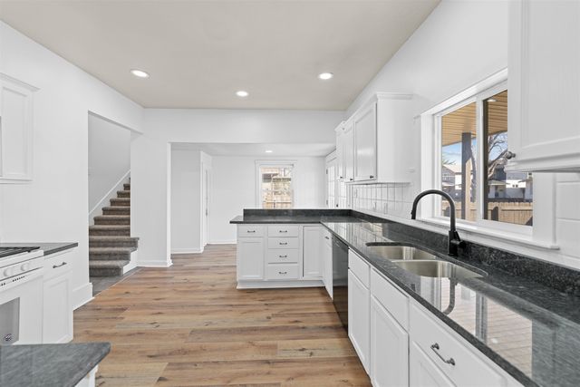 861 Highland Ave, Salina, KS 67401