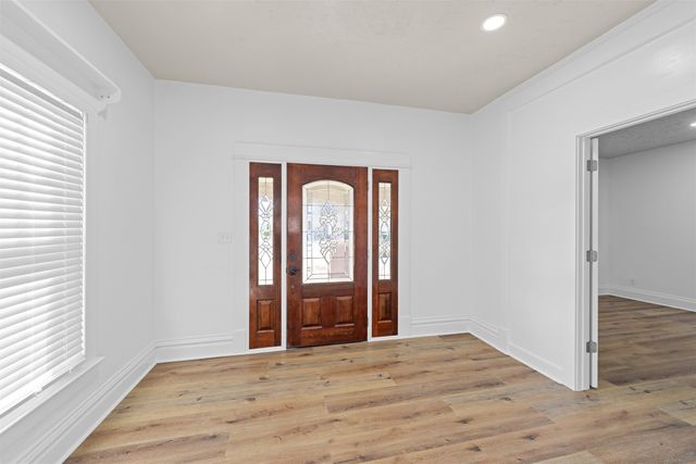 861 Highland Ave, Salina, KS 67401