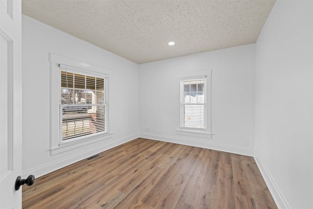 861 Highland Ave, Salina, KS 67401