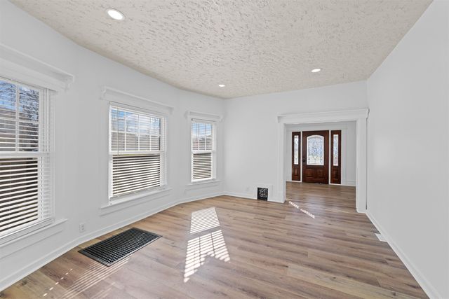 861 Highland Ave, Salina, KS 67401