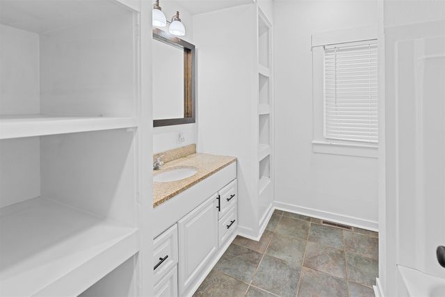 861 Highland Ave, Salina, KS 67401