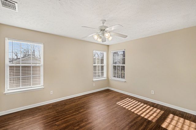 1361 E Nir Shreibman Blvd, La Vergne, TN 37086