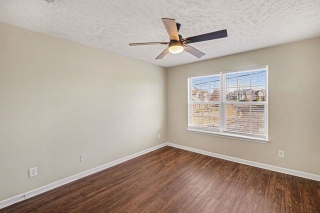 1361 E Nir Shreibman Blvd, La Vergne, TN 37086