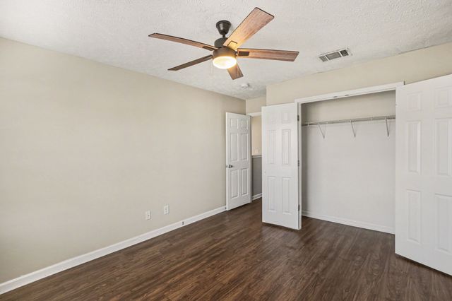 1361 E Nir Shreibman Blvd, La Vergne, TN 37086