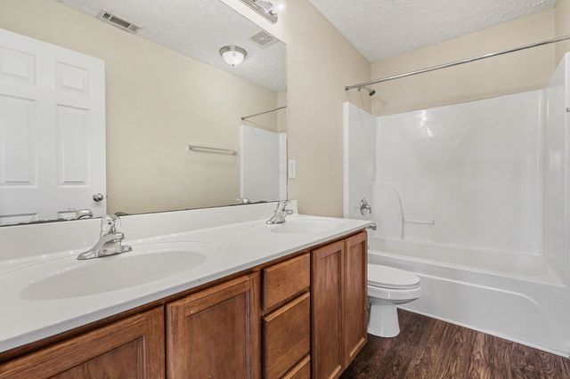 1361 E Nir Shreibman Blvd, La Vergne, TN 37086