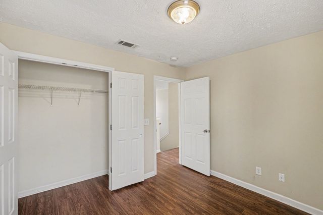 1361 E Nir Shreibman Blvd, La Vergne, TN 37086