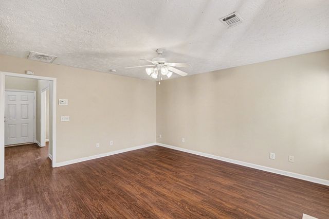 1361 E Nir Shreibman Blvd, La Vergne, TN 37086