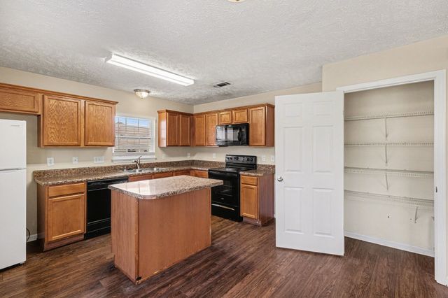 1361 E Nir Shreibman Blvd, La Vergne, TN 37086