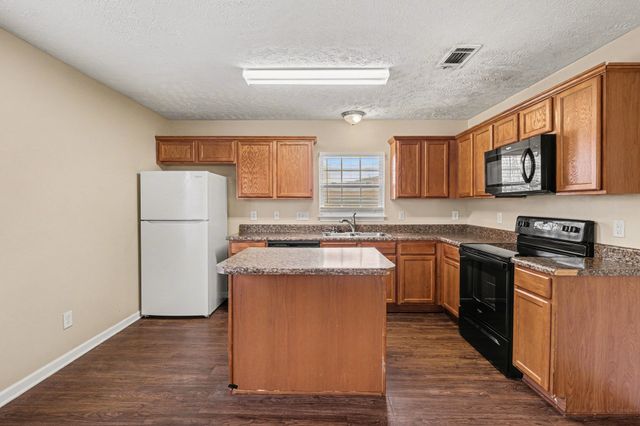 1361 E Nir Shreibman Blvd, La Vergne, TN 37086