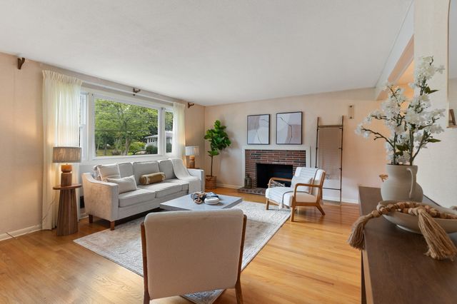 5 Jackson Ave, Peabody, MA 01960