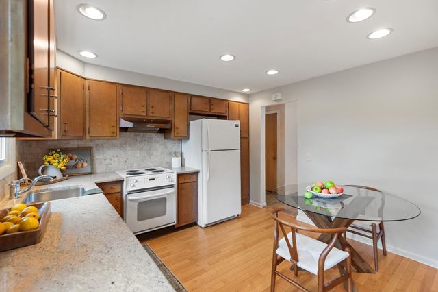 5 Jackson Ave, Peabody, MA 01960