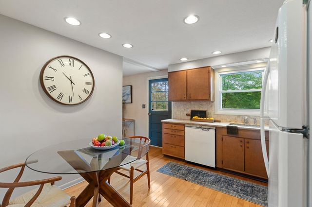 5 Jackson Ave, Peabody, MA 01960