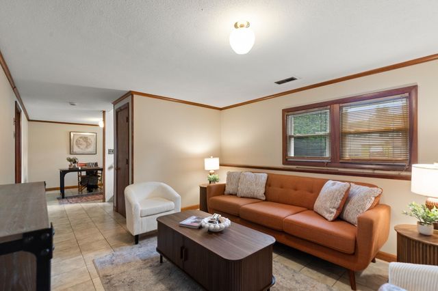 5 Jackson Ave, Peabody, MA 01960