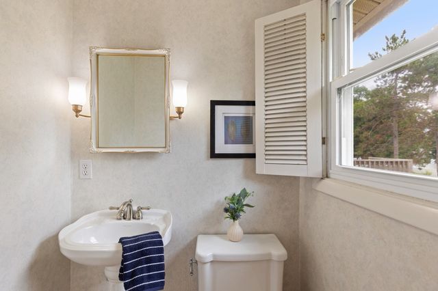 5 Jackson Ave, Peabody, MA 01960