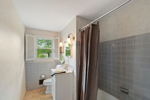 5 Jackson Ave, Peabody, MA 01960