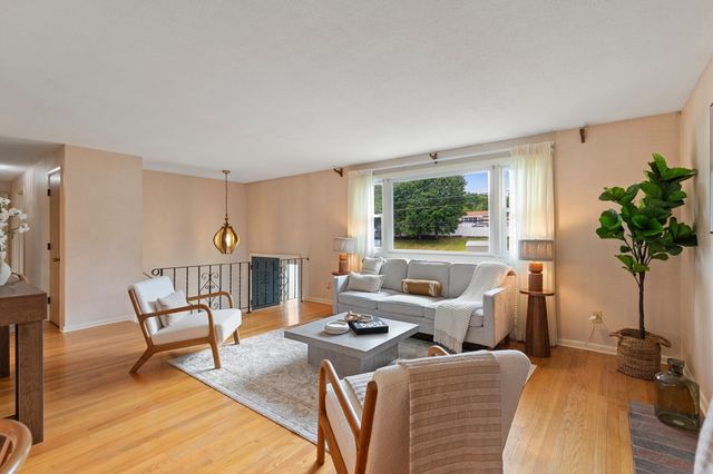 5 Jackson Ave, Peabody, MA 01960