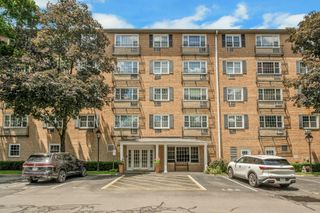 2 consulate Drive 4C, Tuckahoe, NY 10709