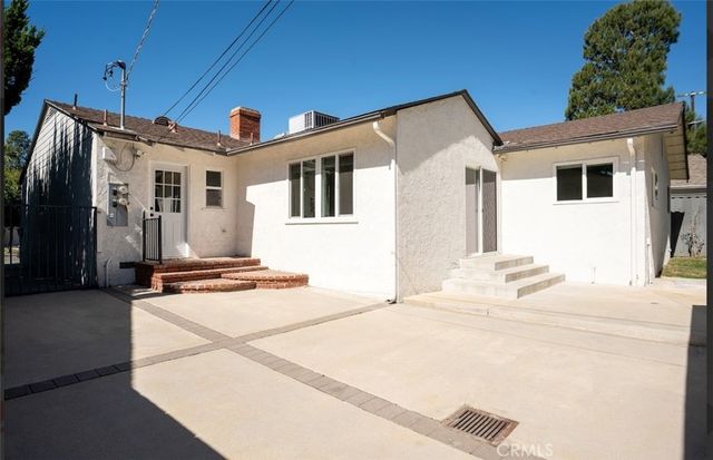 5840 Allott Avenue, Van Nuys, CA 91401