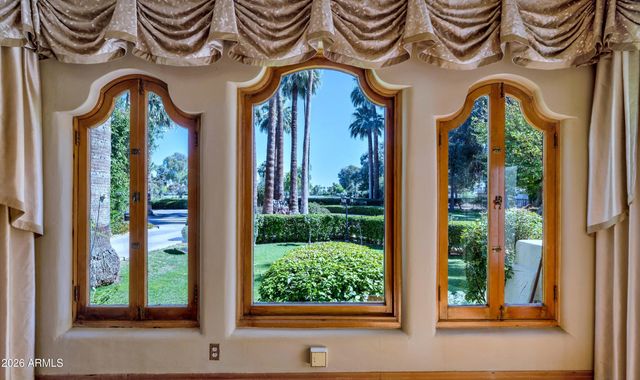 161 E COUNTRY CLUB Drive, Phoenix, AZ 85014