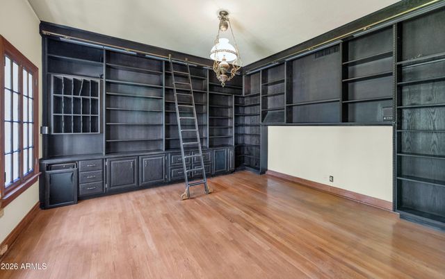 161 E COUNTRY CLUB Drive, Phoenix, AZ 85014