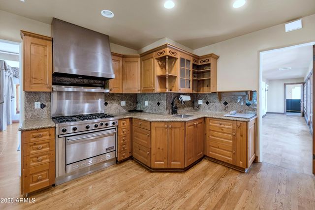 161 E COUNTRY CLUB Drive, Phoenix, AZ 85014