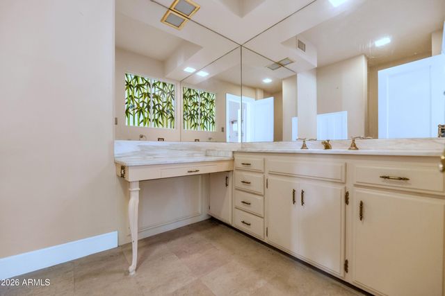 161 E COUNTRY CLUB Drive, Phoenix, AZ 85014