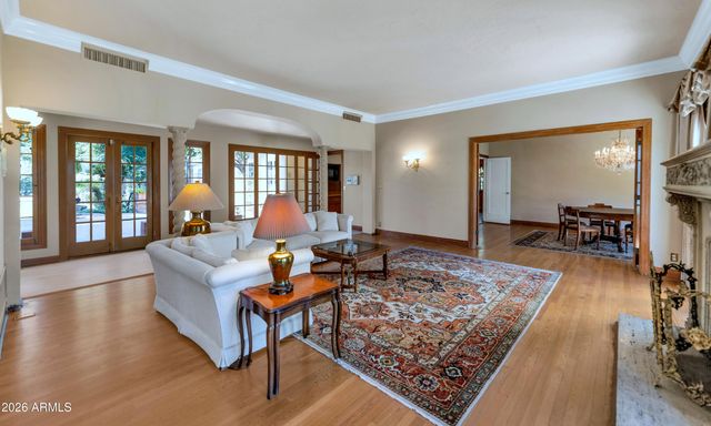 161 E COUNTRY CLUB Drive, Phoenix, AZ 85014