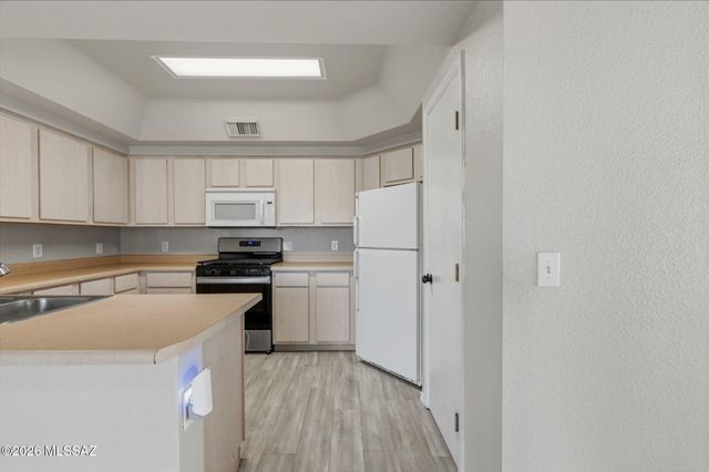 1547 N Paseo La Tinaja, Green Valley, AZ 85614