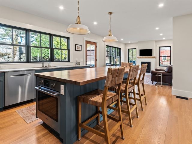 226 Wood St, Hopkinton, MA 01748