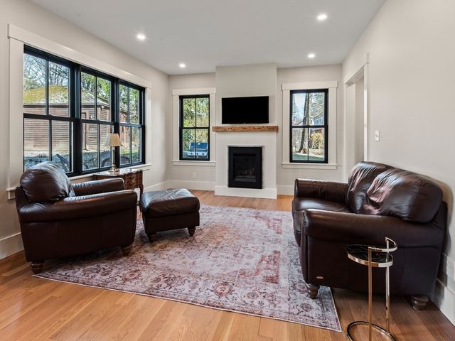 226 Wood St, Hopkinton, MA 01748