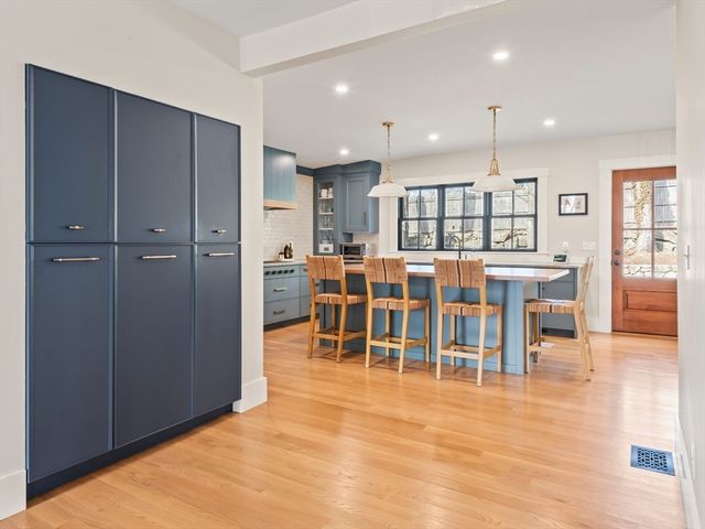 226 Wood St, Hopkinton, MA 01748