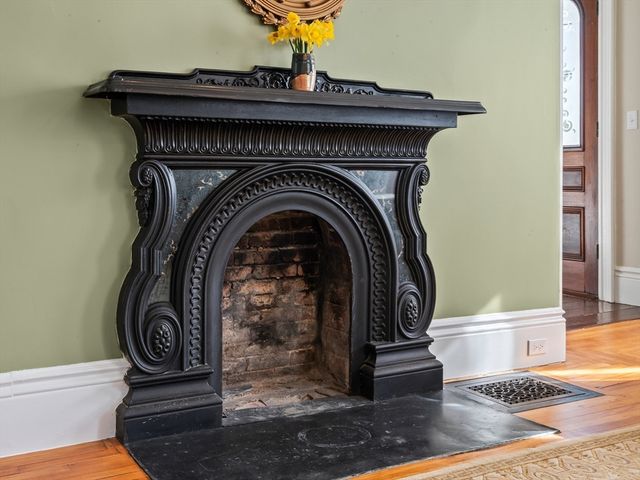 226 Wood St, Hopkinton, MA 01748