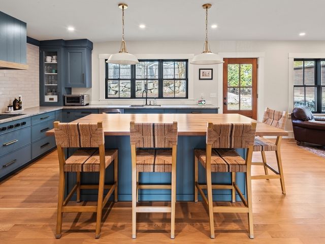 226 Wood St, Hopkinton, MA 01748