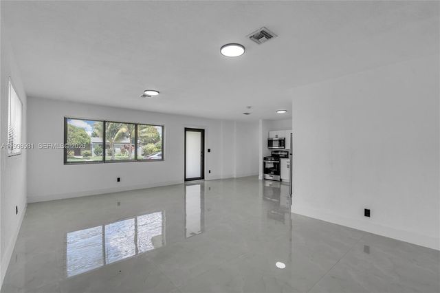 1000 NW 198th St, Miami Gardens, FL 33169