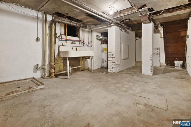 223 N 6th Street, Newark, NJ 07107
