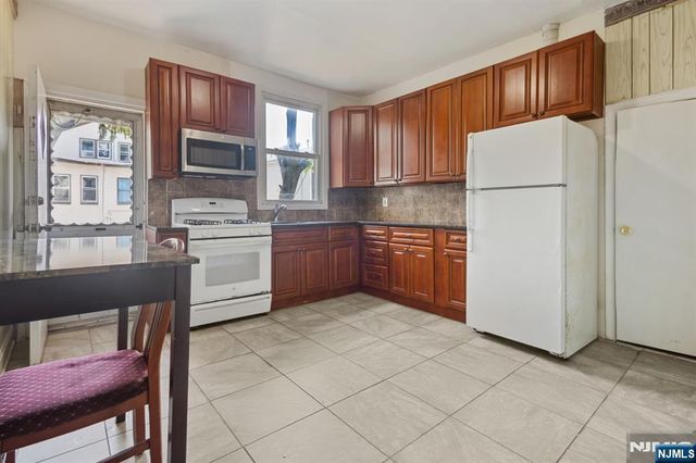 223 N 6th Street, Newark, NJ 07107
