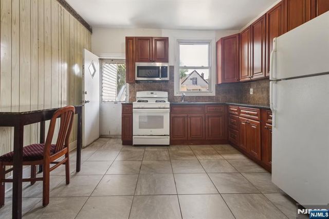 223 N 6th Street, Newark, NJ 07107