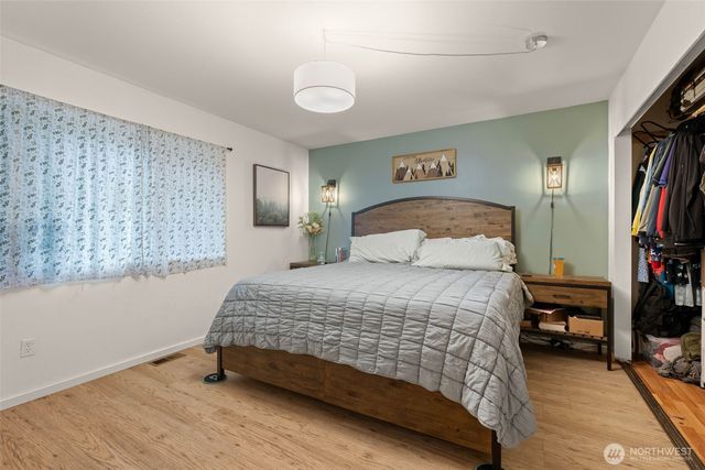 241 NE Watson Ct Court, Bremerton, WA 98311