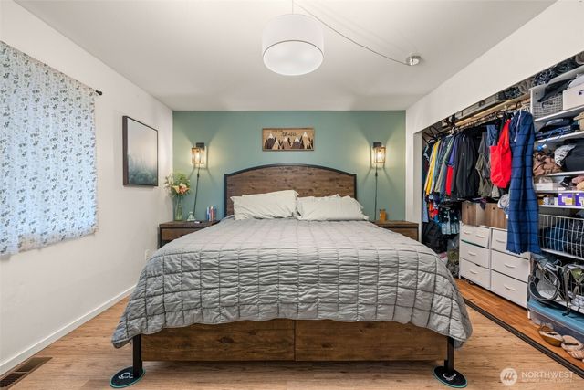 241 NE Watson Ct Court, Bremerton, WA 98311