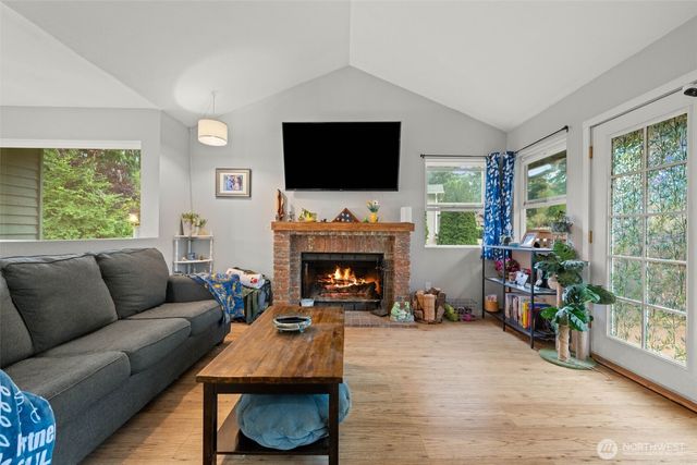 241 NE Watson Ct Court, Bremerton, WA 98311