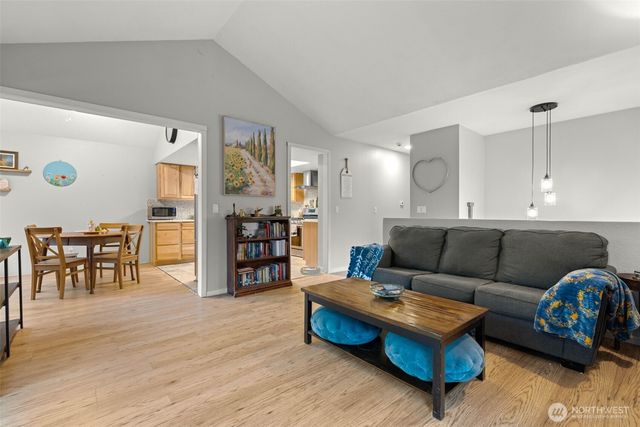 241 NE Watson Ct Court, Bremerton, WA 98311