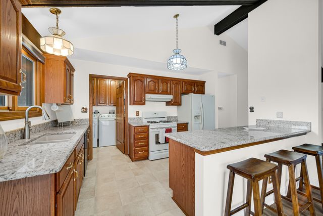 5213 W Greenbrier Drive, Mchenry, IL 60050