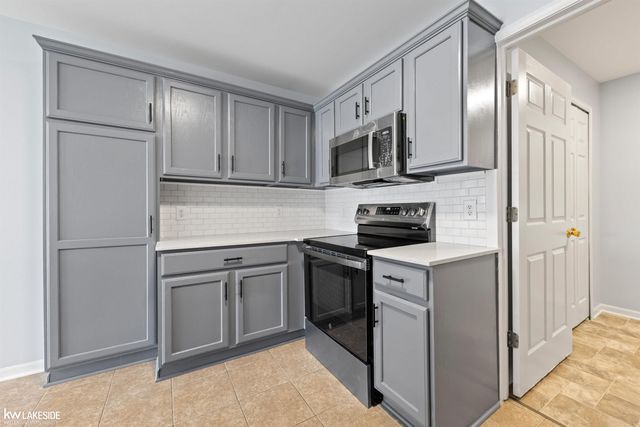 14378 Moravian Manor Circle, Sterling Heights, MI 48312