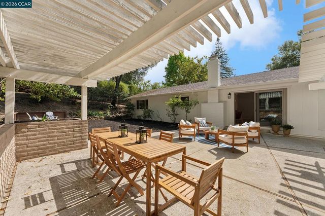 694 Glorietta Blvd, Lafayette, CA 94549