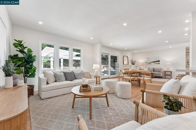 694 Glorietta Blvd, Lafayette, CA 94549